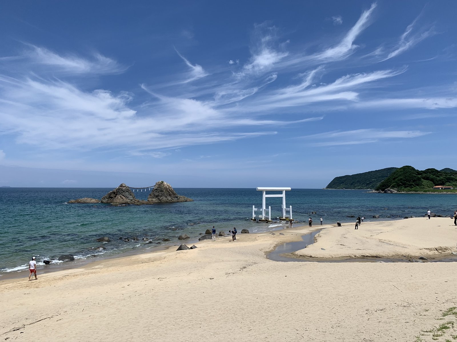 二見ヶ浦の夏の青空